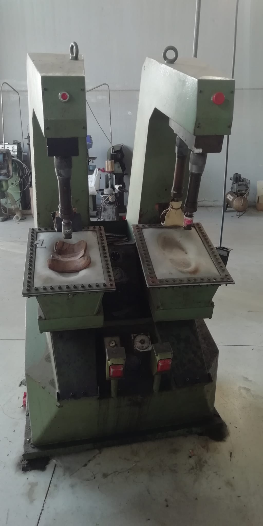 hydraulic-sole-press-with-cushions-mecval